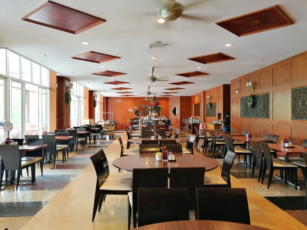 Restoran dan Menu Pelbagai Hidangan di Century Pines Resort