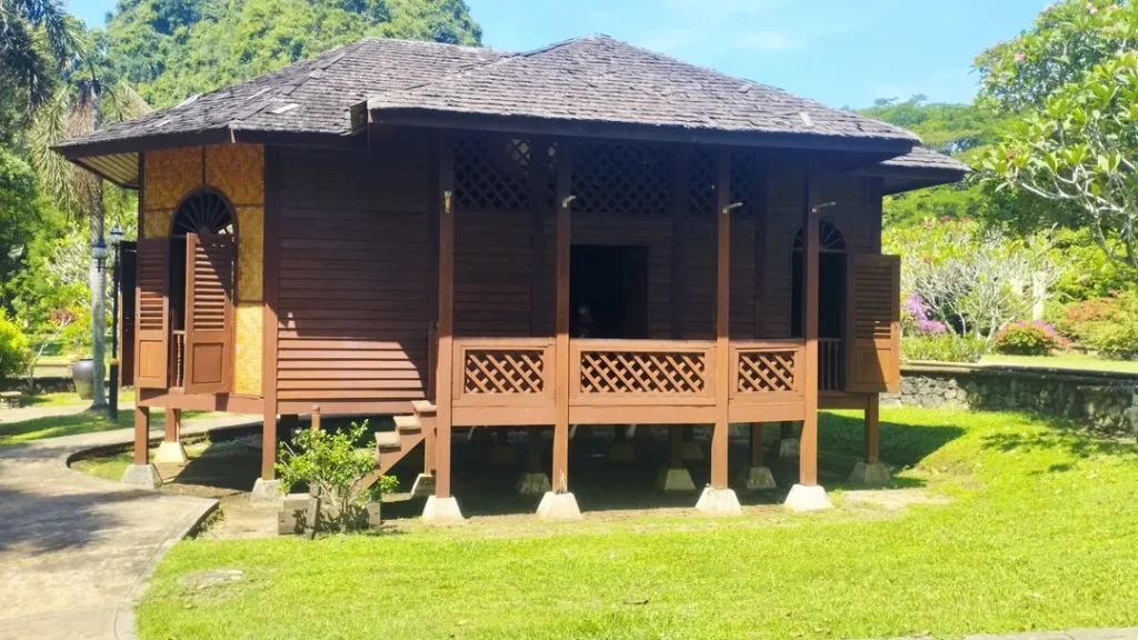 Bersantai di Rumah Tradisional Melayu di Gunung Lang