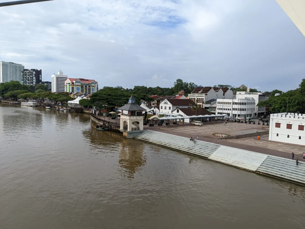 Budaya dan Sejarah Tempatan di Kuching Waterfront