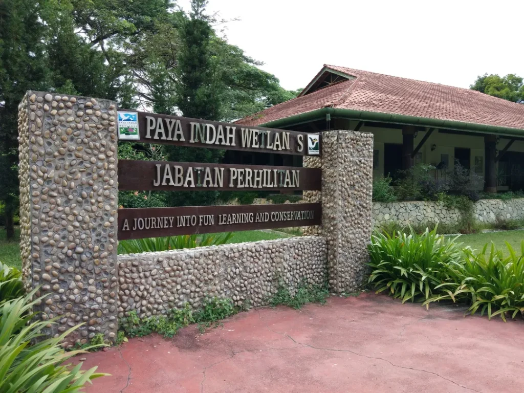 Lokasi dan Akses ke Paya Indah Wetlands