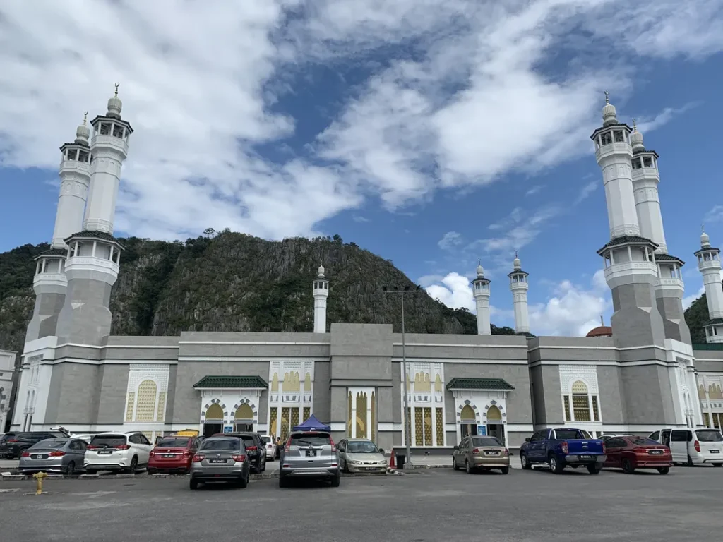 Tempat Menarik di Kelantan Masjid Razaleigh