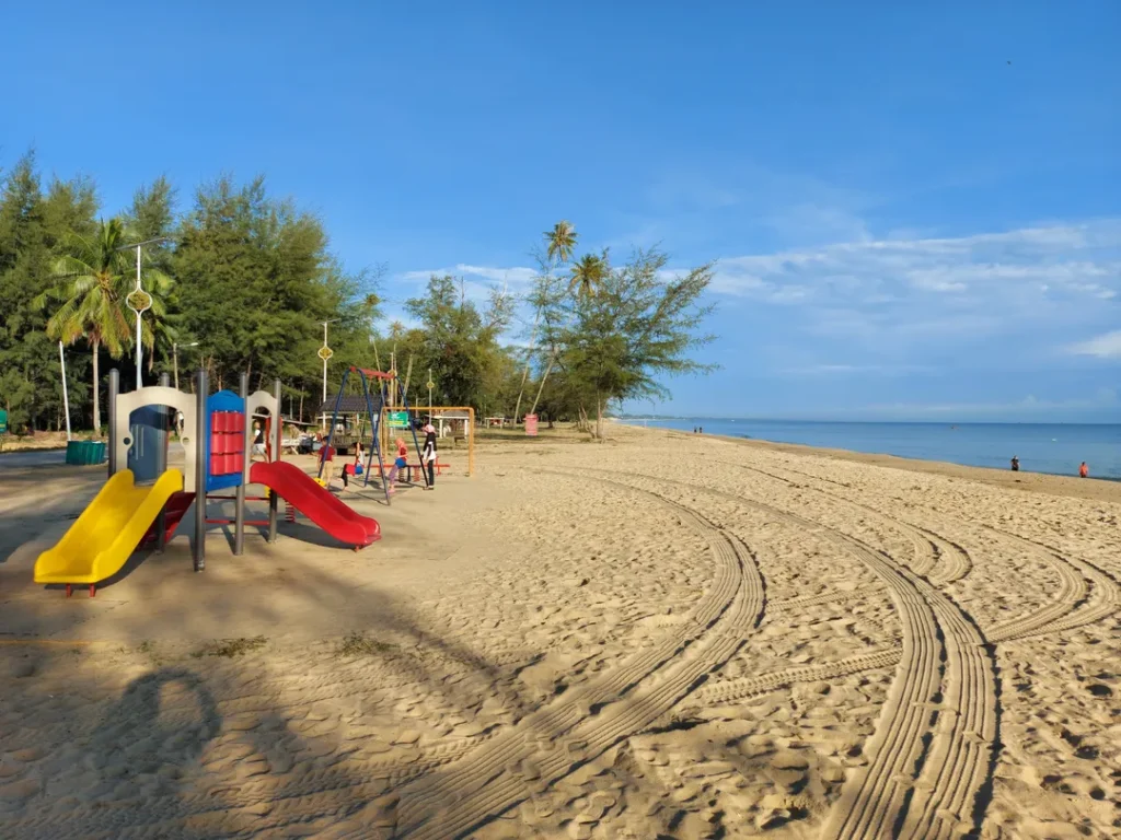 Tempat Menarik di Kelantan Pantai Bisikan Bayu