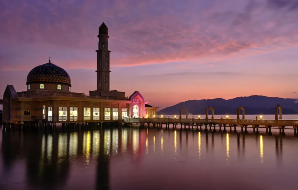 Tempat Menarik di Pangkor Masjid Terapung Pulau Pangkor