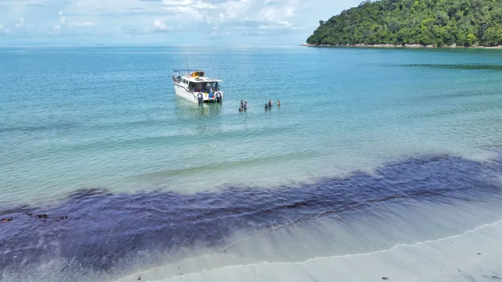 Tempat Menarik di Pangkor Pantai Teluk Belanga