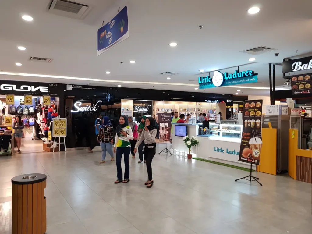 Variasi Kedai dan Jenama di Amanjaya
