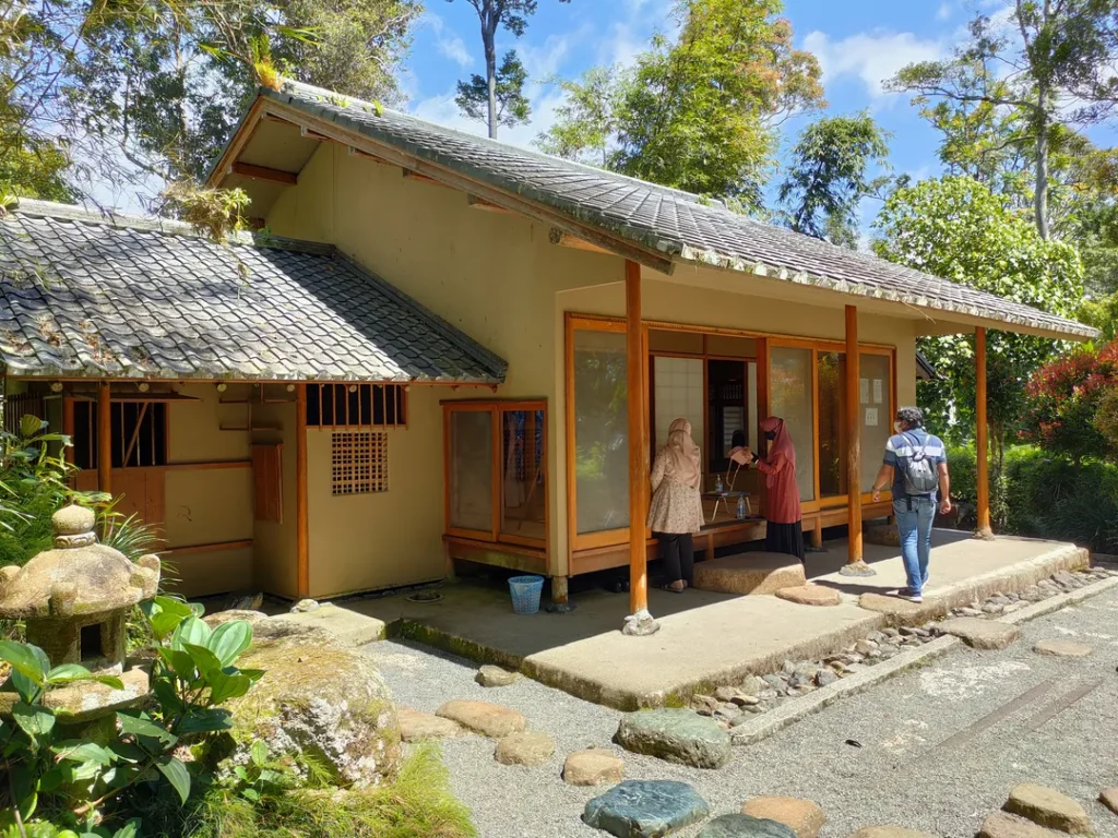 Fasilitas Pengunjung di Japanese Village
