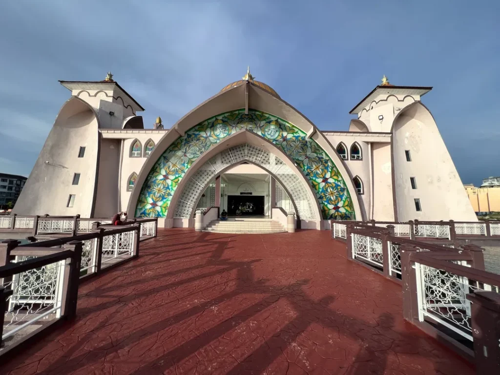 Jam Operasi dan Panduan untuk Pengunjung Masjid