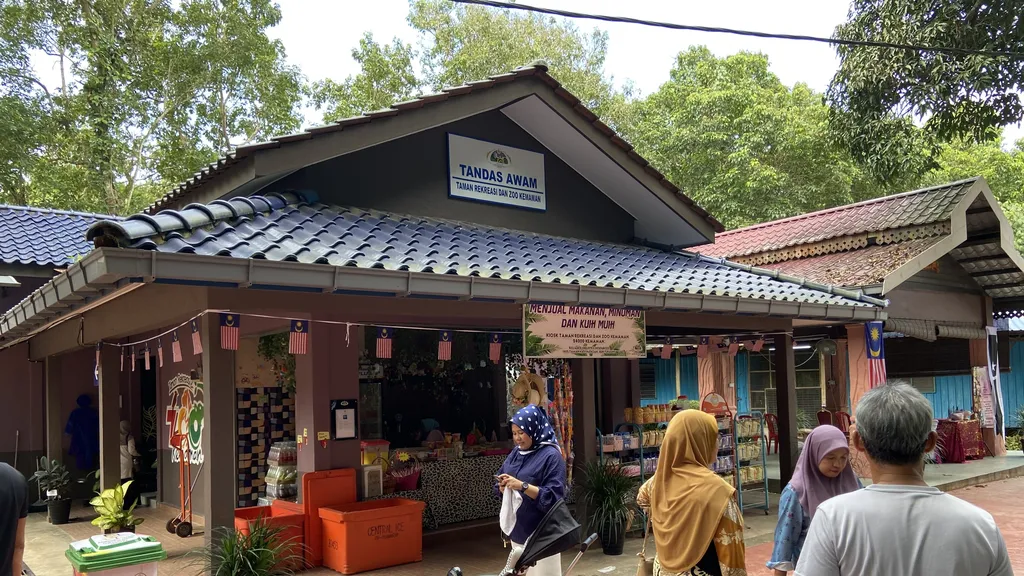 Kedai Cenderamata dan Tempat Makan di Zoo