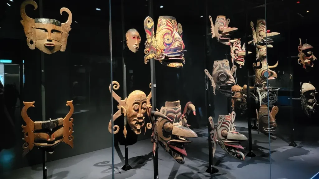 Koleksi dan Pameran di Muzium Sarawak