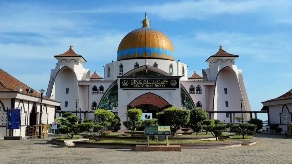 Lokasi dan Cara Sampai Masjid Selat Melaka