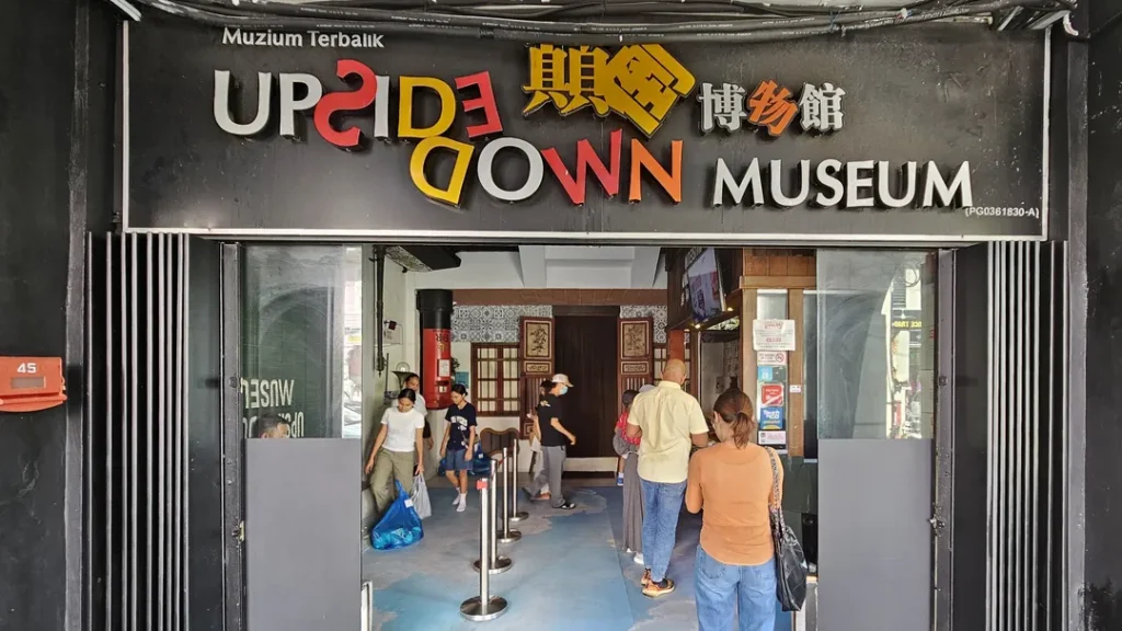 Lokasi dan Cara ke Upside Down Museum