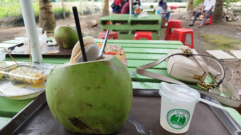 Pelbagai Jenis Kelapa dan Produk di Coconut Farm