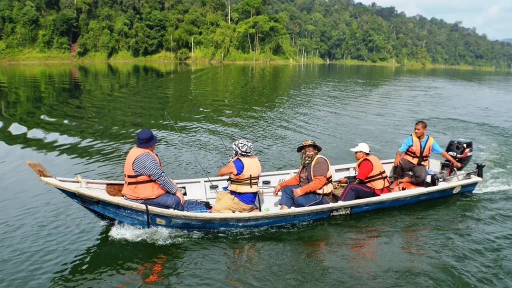 Peluang Memancing di Tasik