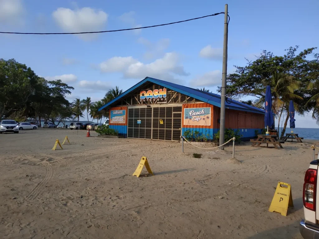 Restoran dan Makanan Lokal di Desaru Beach