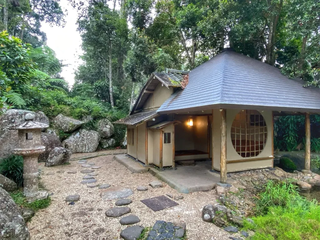 Tema dan Reka Bentuk Japanese Village