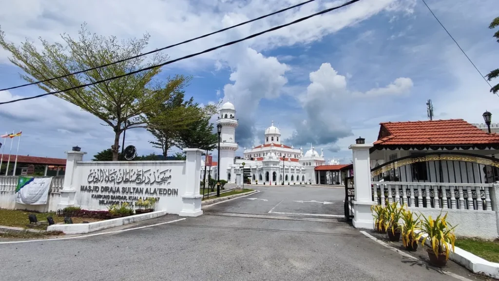Tempat Menarik di Banting Masjid Sultan Alaeddin