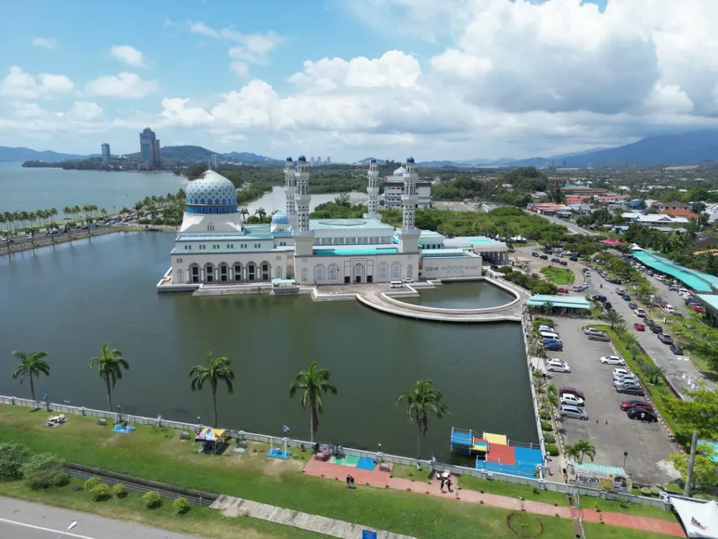 Tempat Menarik di Kota Kinabalu Masjid Bandaraya Kota Kinabalu