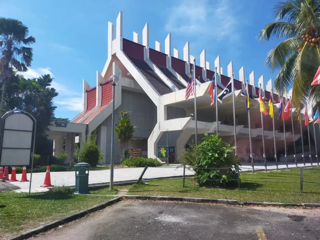 Tempat Menarik di Kota Kinabalu Muzium Sabah