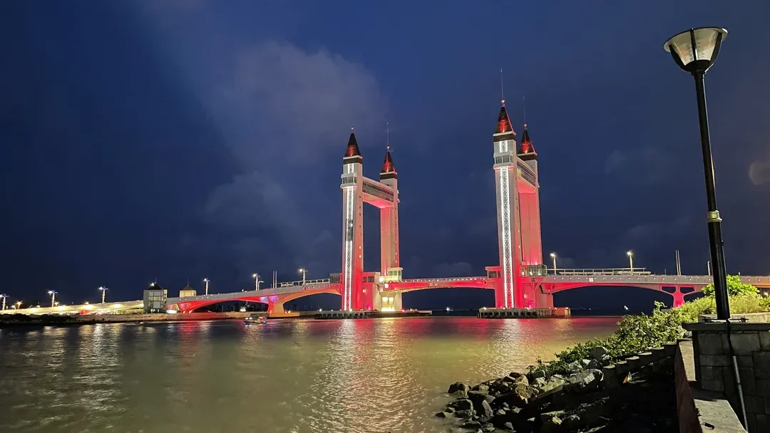 Tempat Menarik di Kuala Terengganu Jambatan Angkat Kuala Terengganu