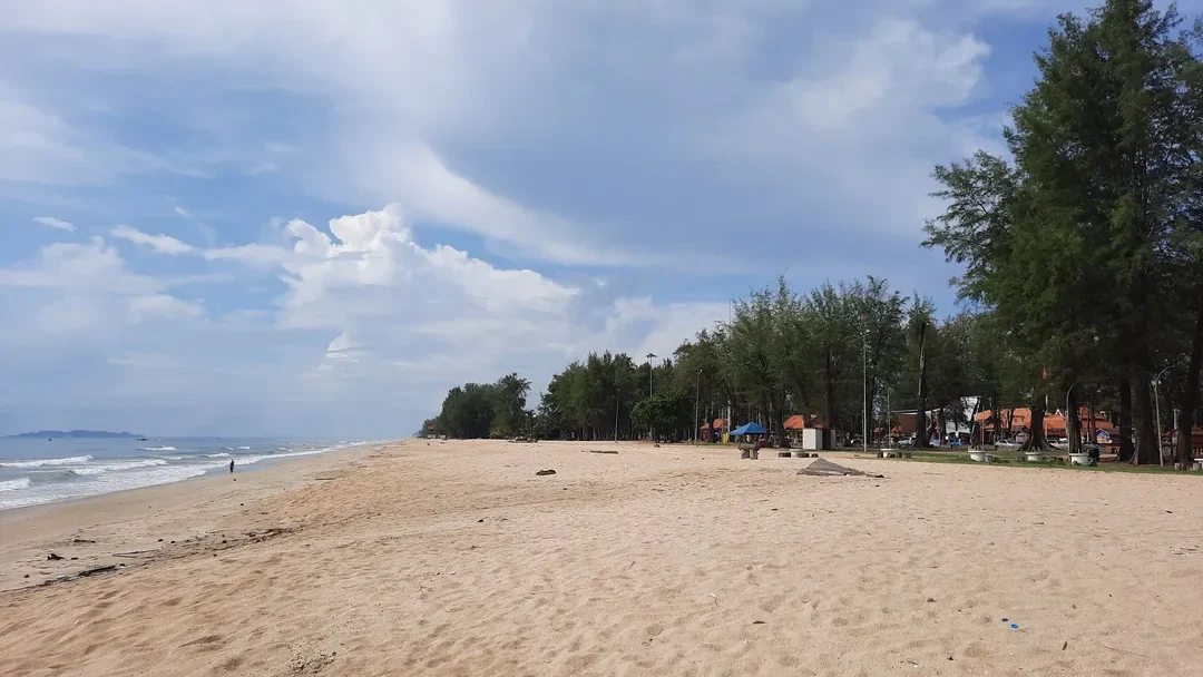 Tempat Menarik di Kuala Terengganu Pantai Batu Buruk