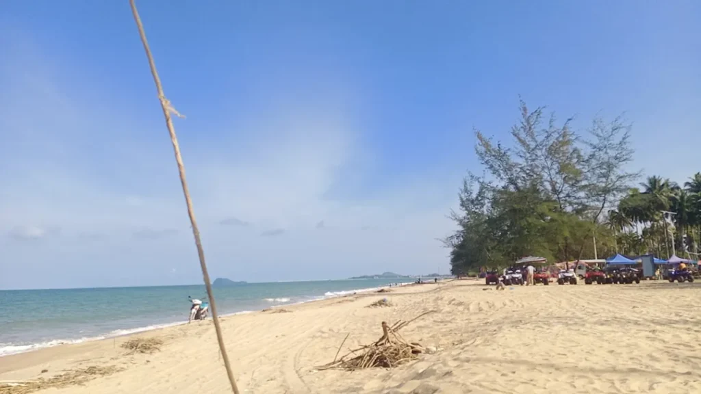 Tempat Menarik di Kuala Terengganu Pantai Teluk Ketapang