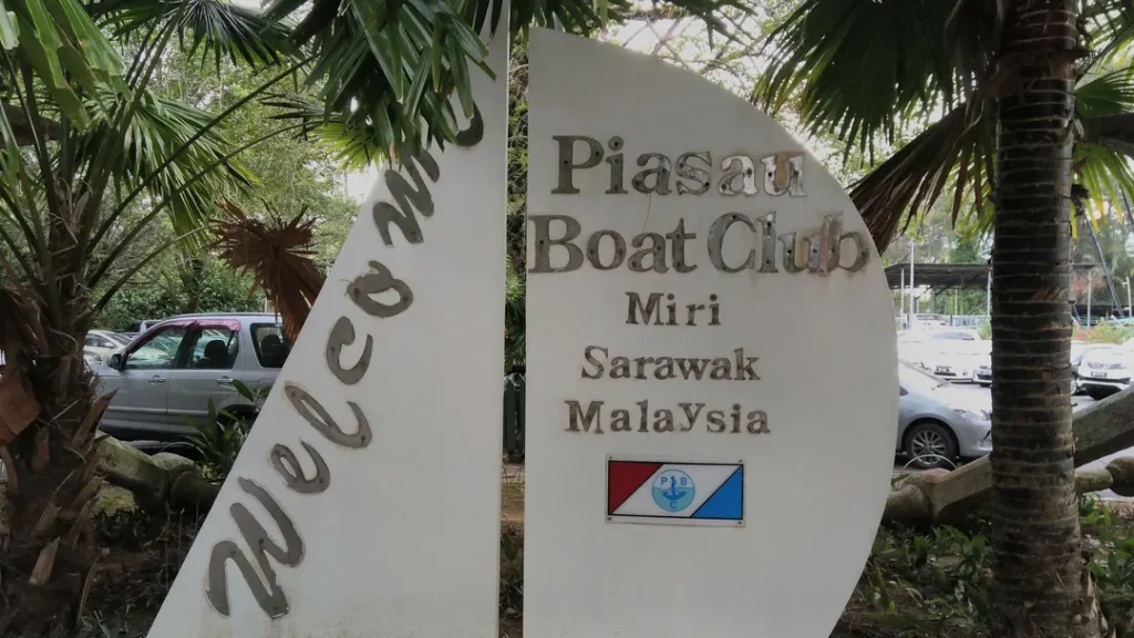 Tempat Menarik di Miri Piasau Boat Club