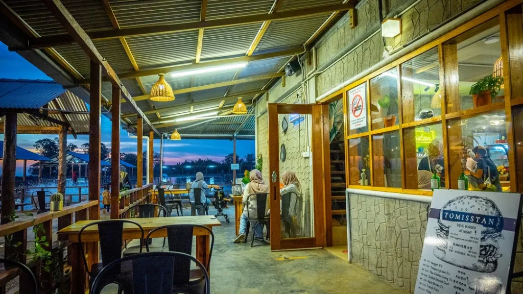 Tempat Menarik di Muar Tomisstan Cafe
