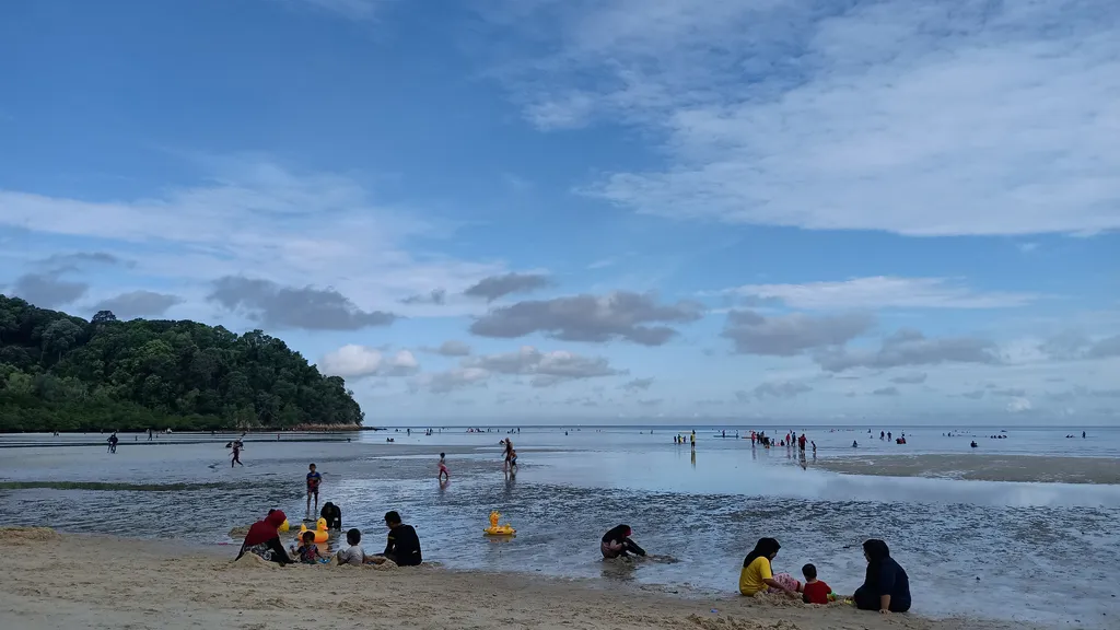 Aktiviti Pantai yang Menarik di Tanjung Biru