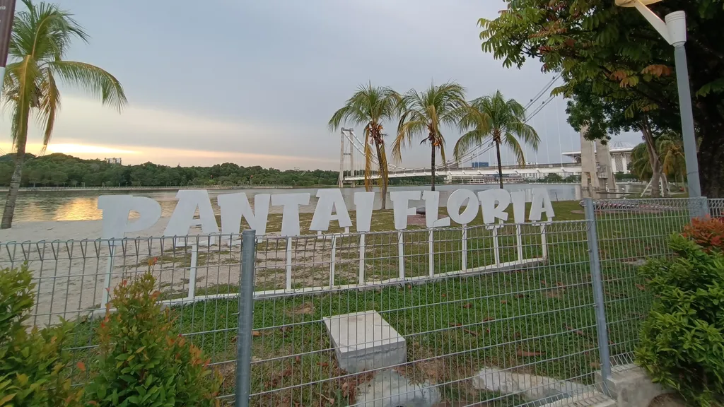 Keindahan Alam dan Pemandangan Pantai Floria