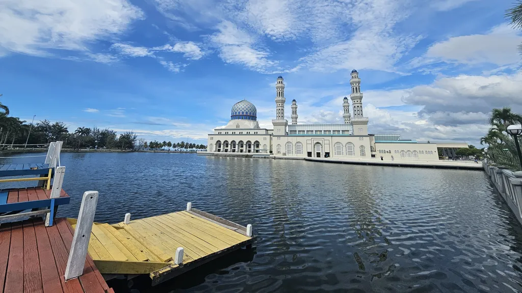 Lokasi Masjid Bandaraya Kota Kinabalu dan Cara Ke Sana