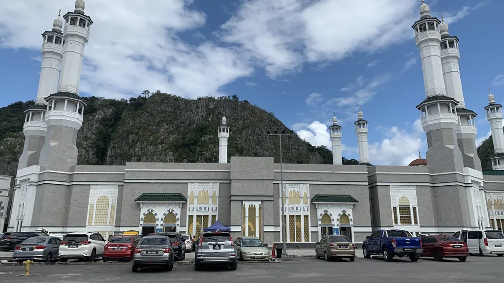 Lokasi dan Cara Sampai ke Masjid Razaleighj