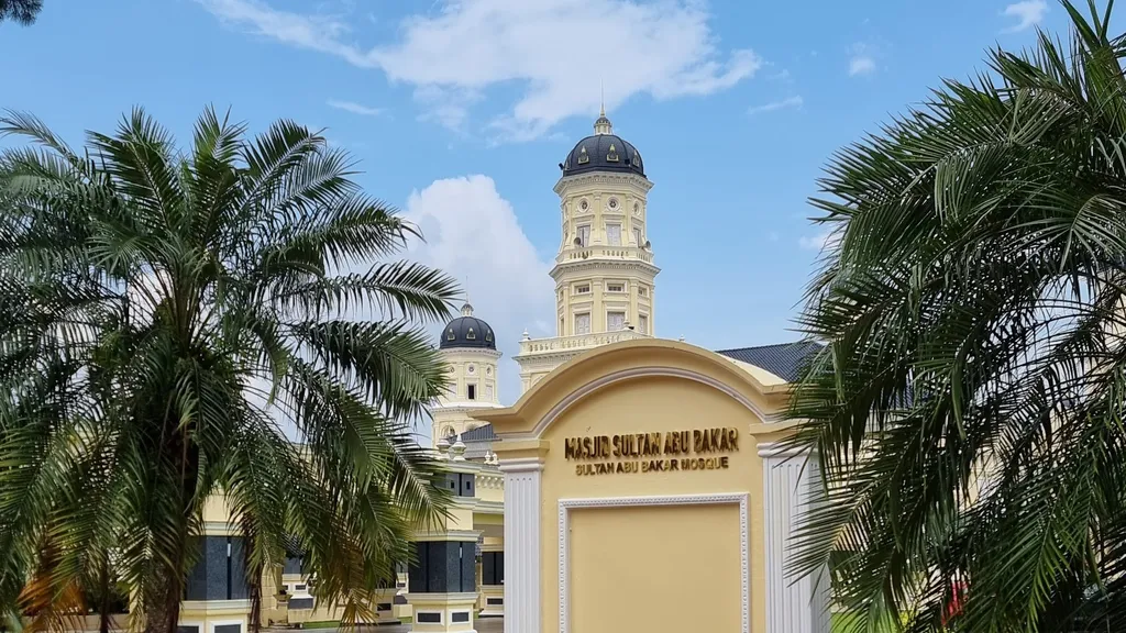 Lokasi dan Cara Sampai ke Masjid Sultan Abu Bakar