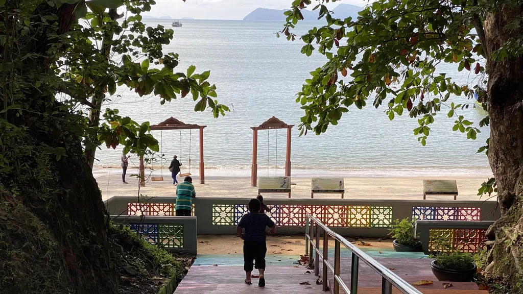 Ragam Aktiviti Rekreasi di Pantai Pasir Hitam