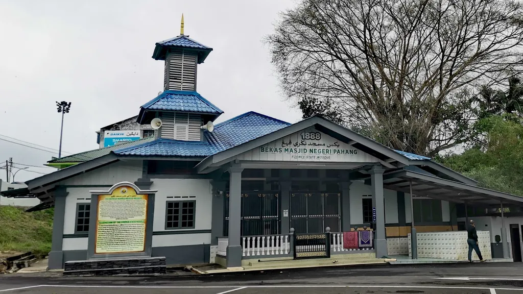 Tempat Menarik di Kuala Lipis Masjid Negeri 1888