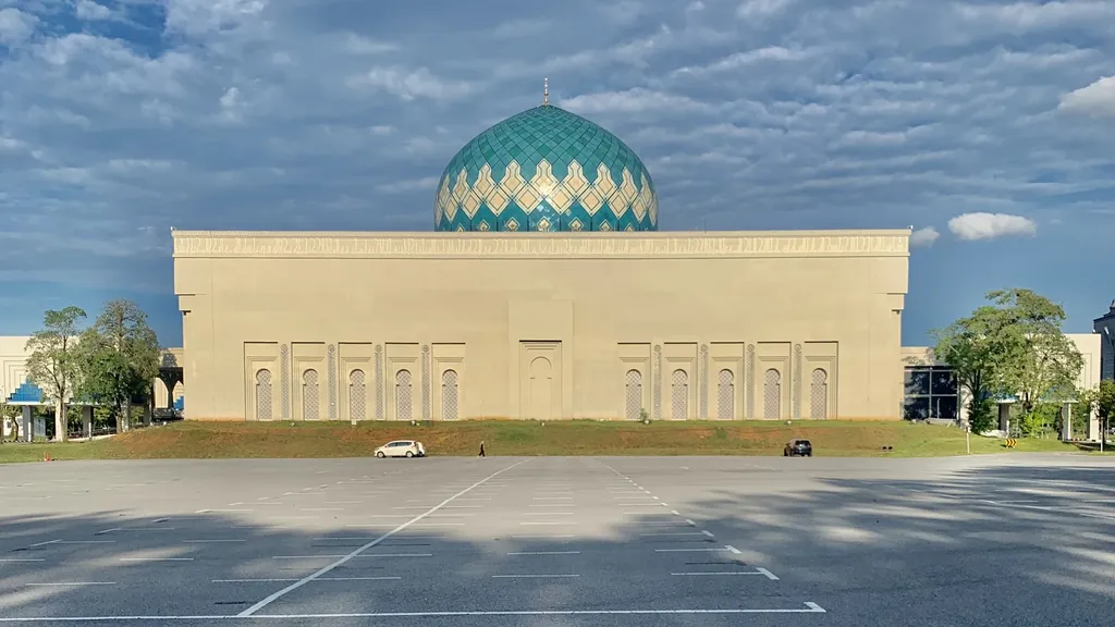 Tempat Menarik di Sarawak Masjid Jamek Kuching