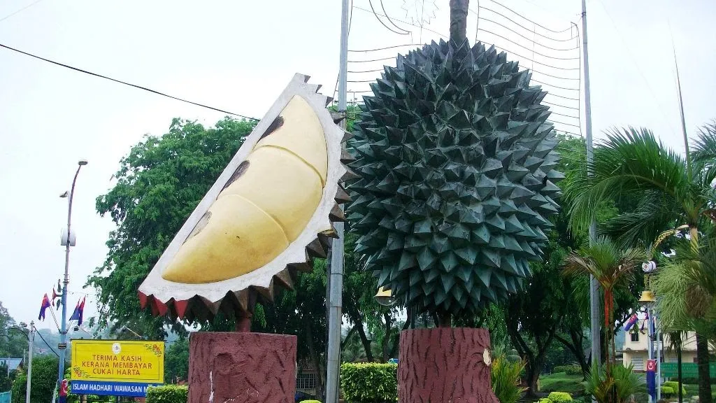 Tempat Menarik di Segamat Replika Durian