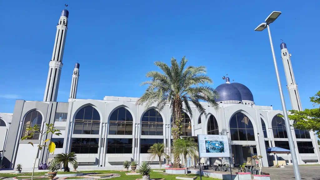 Tempat Menark di Kota Bharu Masjid Sultan Ismail Petra