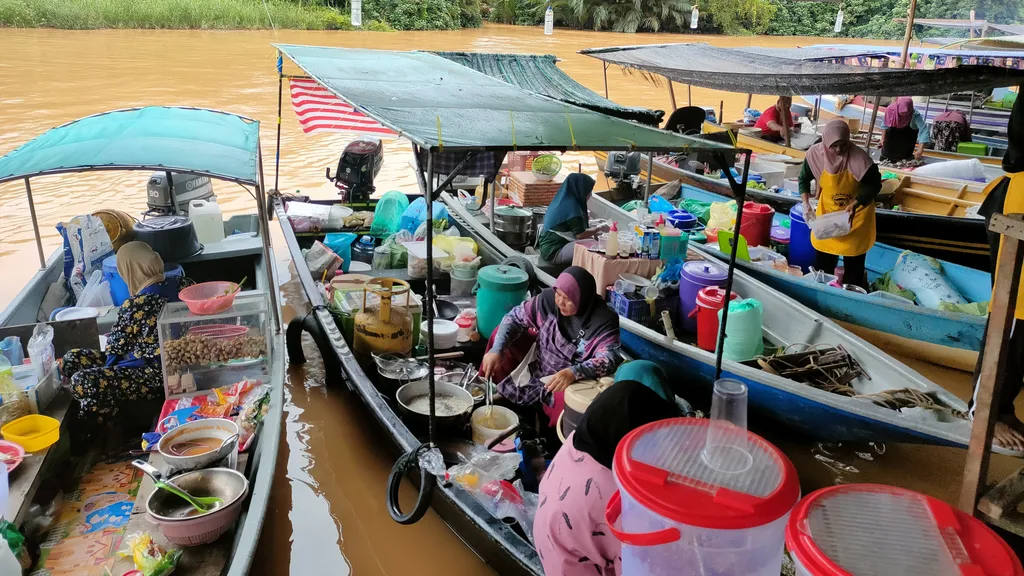 Tempat Menark di Kota Bharu Pasar Terapung Pulau Suri