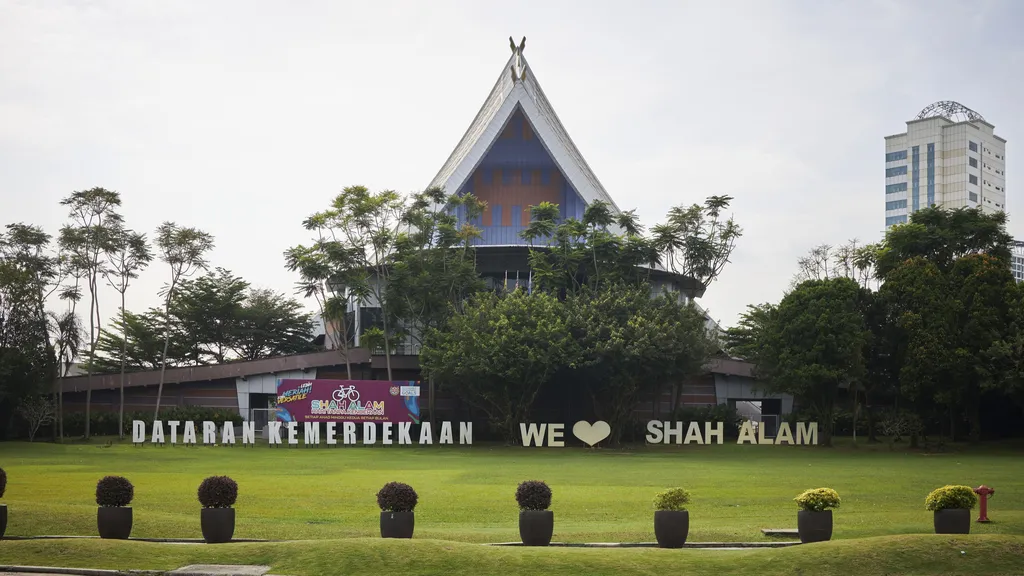 Arsitektur dan Desain yang Memukau di Dataran Kemerdekaan Shah Alam