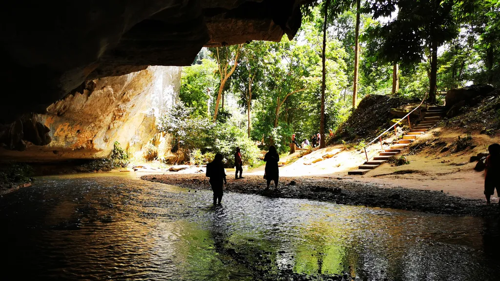 Ciri Ciri Geologi Gua Ikan