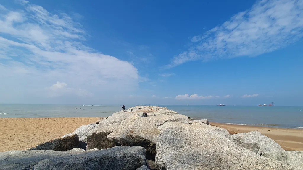 Fasilitas dan Kemudahan bagi Pengunjung Pantai Pengkalan Balak