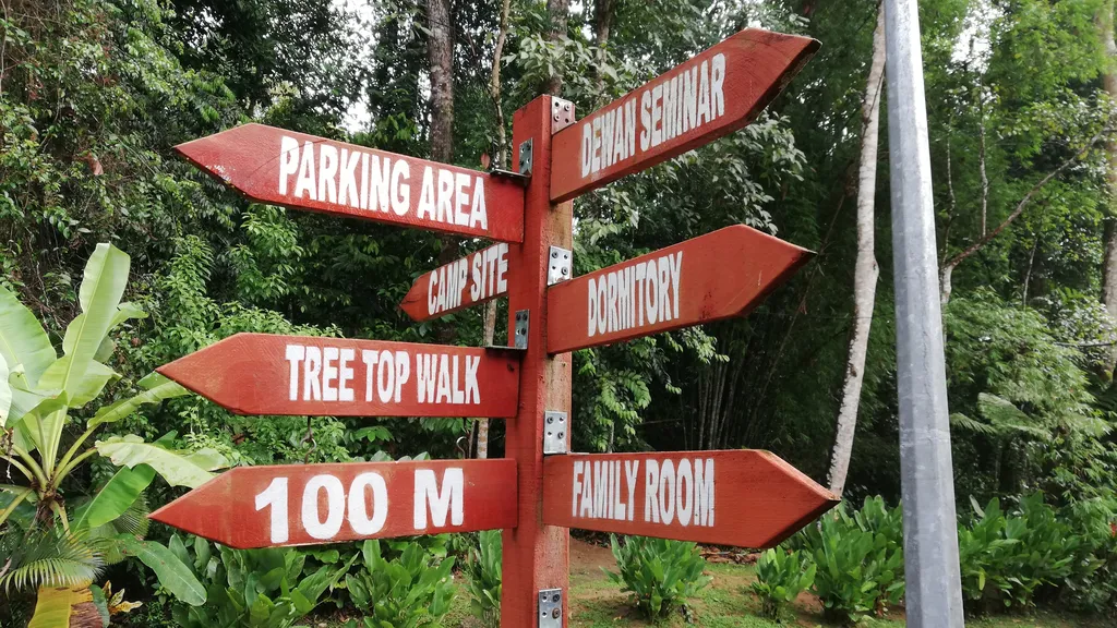 Fasilitas dan Kemudahan bagi Pengunjung di Tree Top Walk Sg Sedim