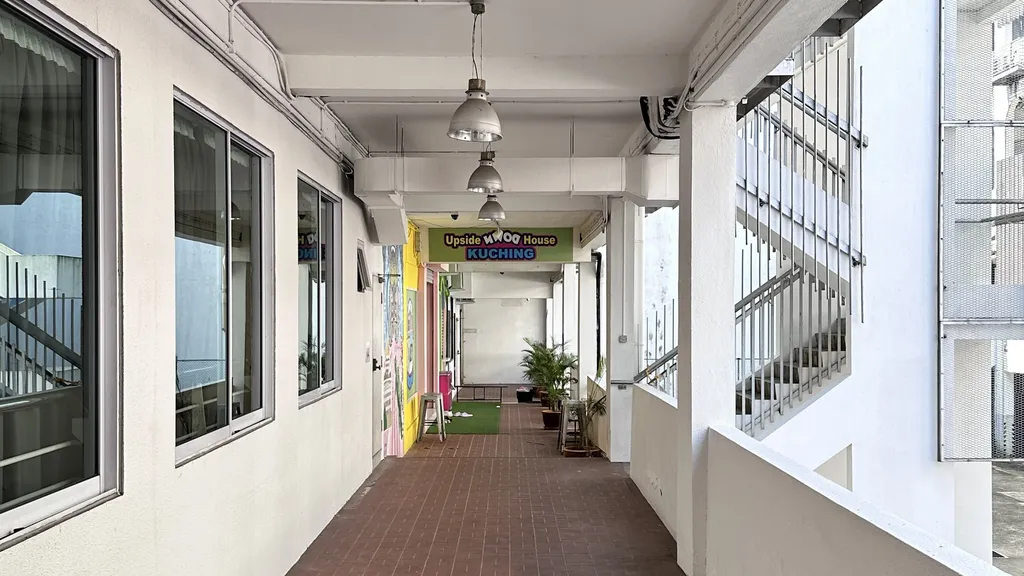 Fasilitas dan Layanan untuk Kenyamanan di Upside Down House Kuching