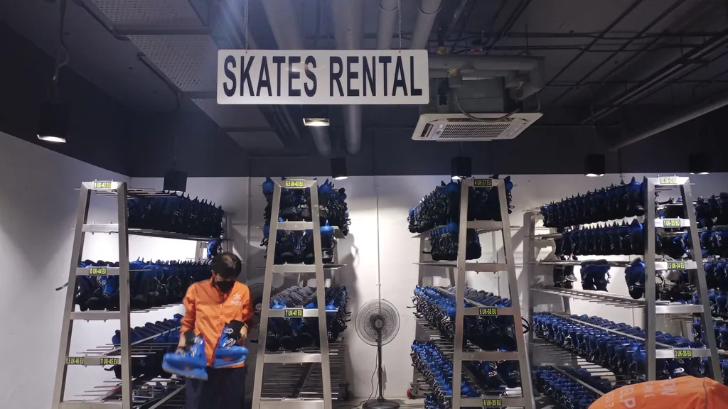 Fasilitas dan Perkhidmatan yang Tersedia di Blue Ice Skating