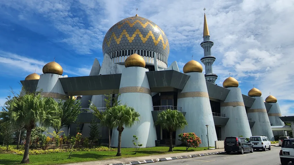 Kepentingan Sejarah dan Budaya Masjid Negeri Sabah