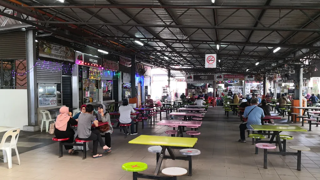 Kuliner Lokal dan Makanan Khas di Pasar Satok