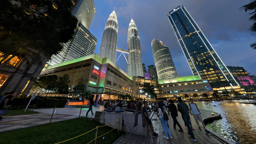 Lokasi Petronas Twin Towers dan Cara Ke Sana