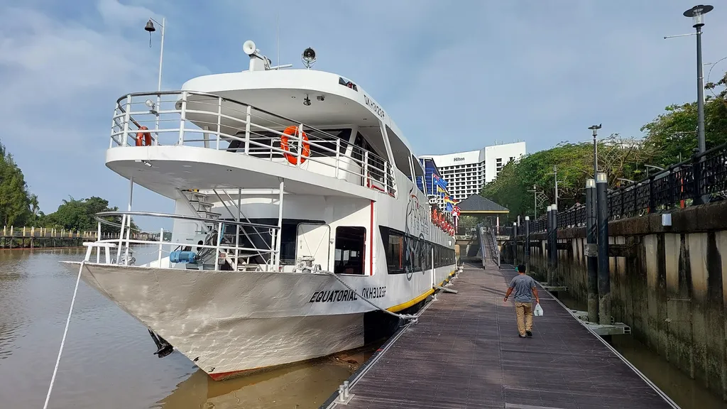 Lokasi dan Cara Mengikuti Sarawak River Cruise