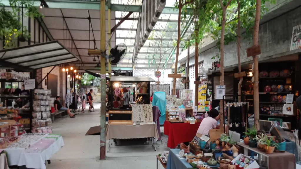 Pasar Seni dan Kraf di Kong Heng Square