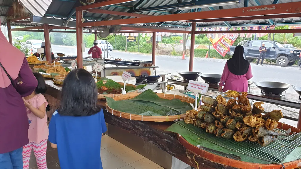 Pelayanan yang Mesra di Restoran Tok Keramat